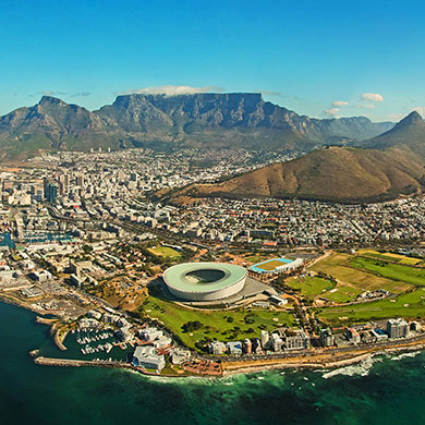 Luftaufnahme von Kapstadt und Tafelberg für Incentive Reisen und MICE Events in Südafrika