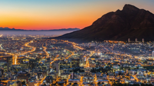 Sonnenaufgang über Kapstadt als exklusives Ziel für Incentive Reisen und Firmenveranstaltungen in Südafrika